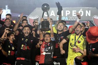 El Sabalero levanta la Copa por primera vez en su historia