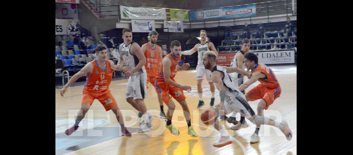 Estudiantes no tuvo un buen partido y cayÃ³ ante Rivadavia de Mendoza en la burbuja del Maxigimnasio del Parque Carlos Guerrero 