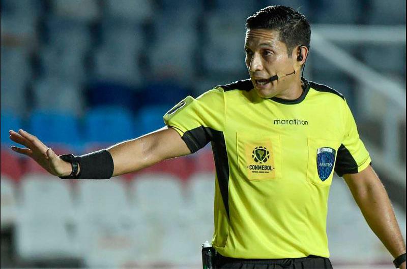 Jesuacutes Valenzuela seraacute el aacuterbitro de la semifinal entre Argentina y Colombia