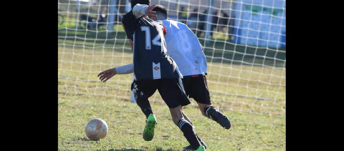 Viejo Atleacutetico sigue <br> soacutelido en la cima