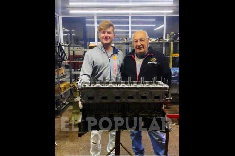 Alejandro Weimann junto a Johnny Laboritto en su taller 