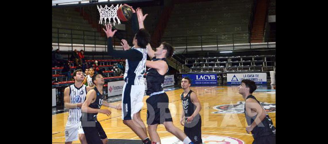 Estudiantes y Racing A Club jugaron en el Maxigimnasio del Bataraz 