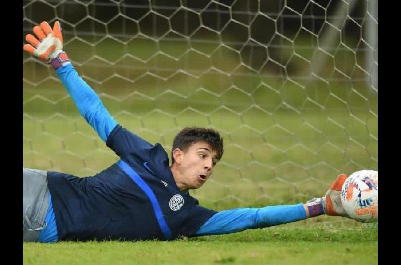 Mateo Clemente atajoacute un penal ante Central Coacuterdoba