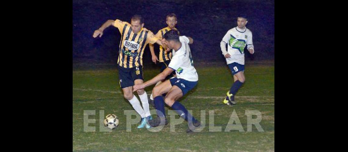 Embajadores tuvo un duro partido ante El Provincial en la cancha de Estudiantes 