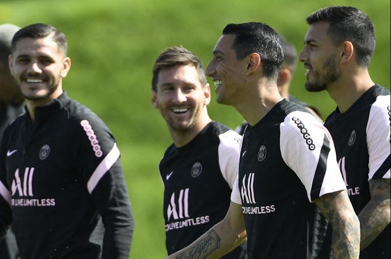 Messi y el plantel del PSG entrenaron ante el puacuteblico en Pariacutes