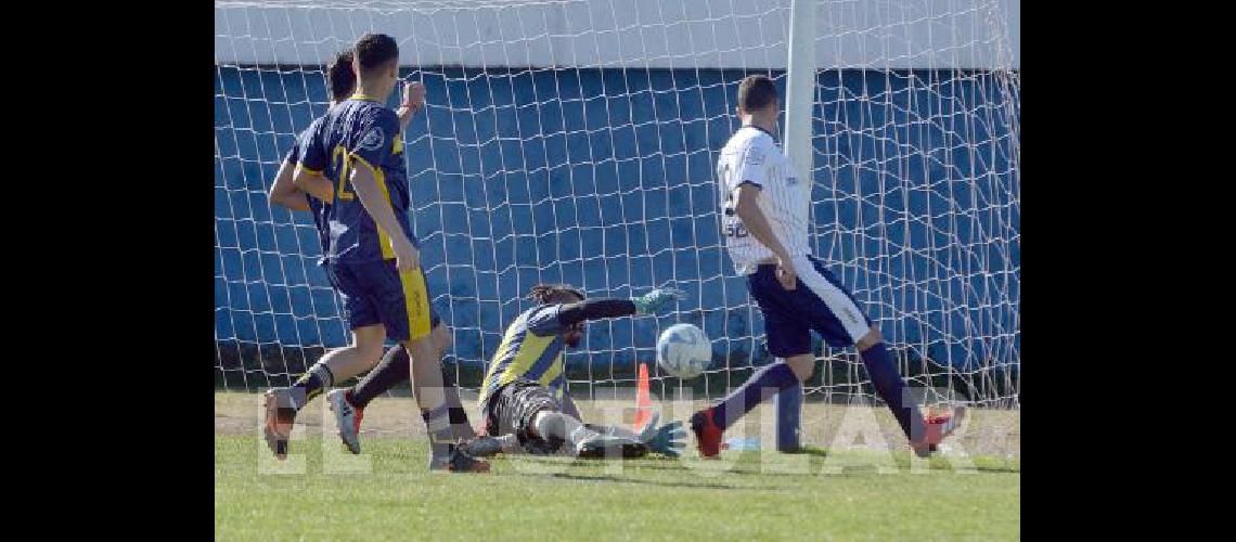 Racing y LujÃn se midieron en el primer duelo de la fecha El chaira ganÃ³ 4-1 