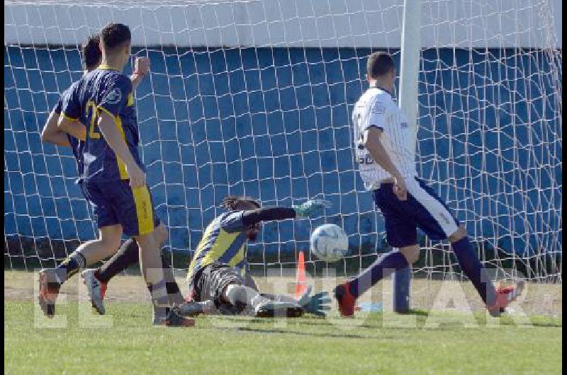 Racing y LujÃn se midieron en el primer duelo de la fecha El chaira ganÃ³ 4-1 