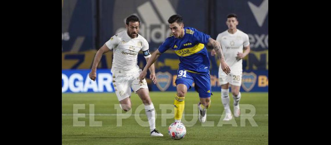 Boca y Racing igualaron sin goles en La Bombonera 