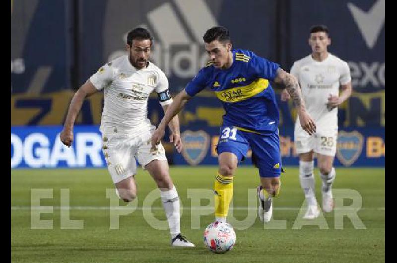 Boca y Racing igualaron sin goles en La Bombonera 