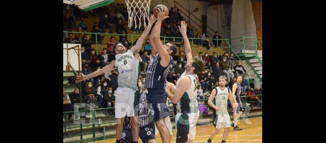 Racing viene de ganarle el duelo local a Pueblo Nuevo 