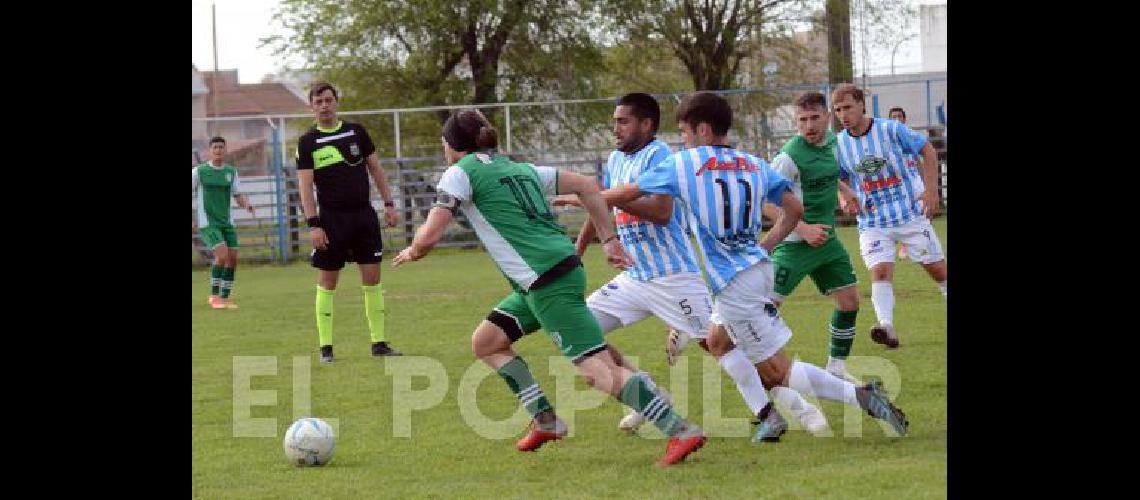 Ferro Carril Sud y AtlÃ©tico Hinojo se midieron ayer en el Colasurdo por la sexta fecha del torneo domÃ©stico 