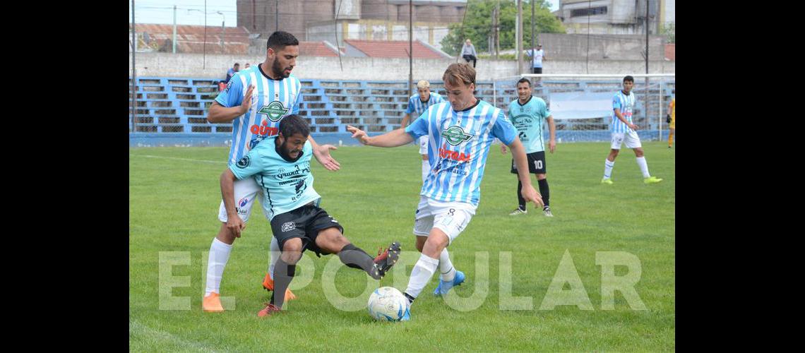 Ferro goleÃ³ 5 a 1 a Municipales y es el puntero del torneo Foto- Claudio MartÃ­nez