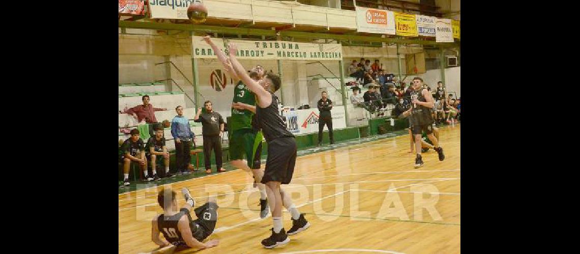 Como local Pueblo Nuevo Blanco le ganÃ³ con lo justo a Estudiantes Blanco por 69-61 