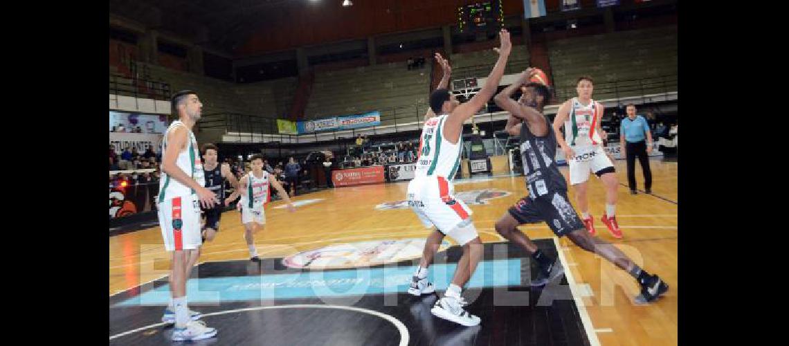 Estudiantes viene de ganarle en tiempo suplementario a Ciclista Juninense por 91-89 