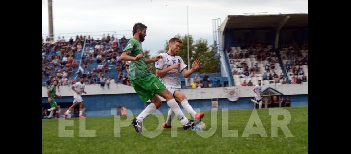 Racing y Ferro chocan en el debut