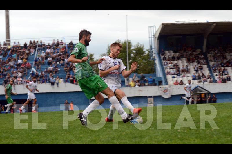 Racing y Ferro chocan en el debut