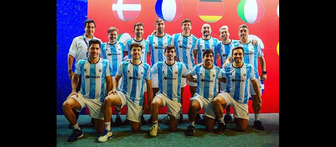 Espantildea logroacute el doble tiacutetulo ante la Argentina