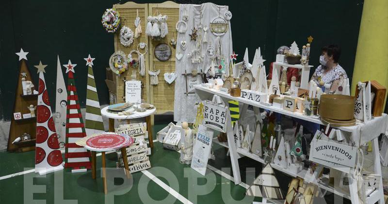 Este domingo continuacutea el Bazar Artesanal de Navidad