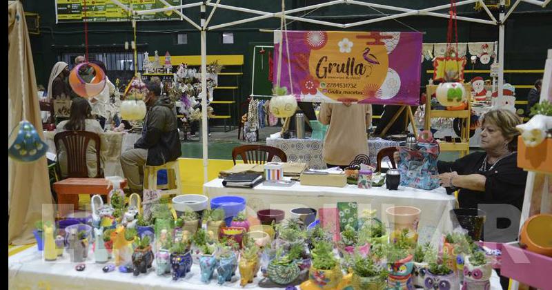 Este domingo continuacutea el Bazar Artesanal de Navidad