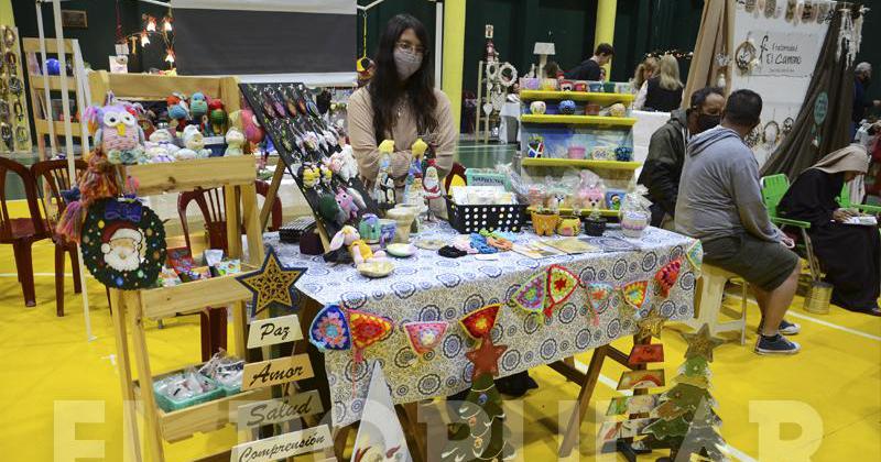 Este domingo continuacutea el Bazar Artesanal de Navidad