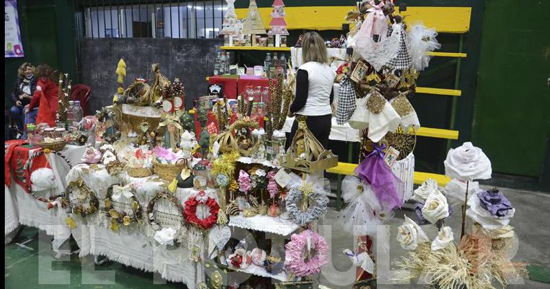 Este domingo continuacutea el Bazar Artesanal de Navidad