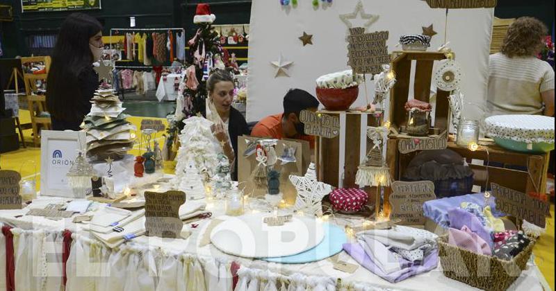 Este domingo continuacutea el Bazar Artesanal de Navidad