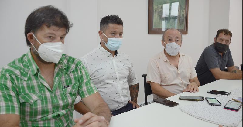 Julio Benítez junto con los coordinadores del programa y el inspector de Educación Física presentaron ayer Verano ATR