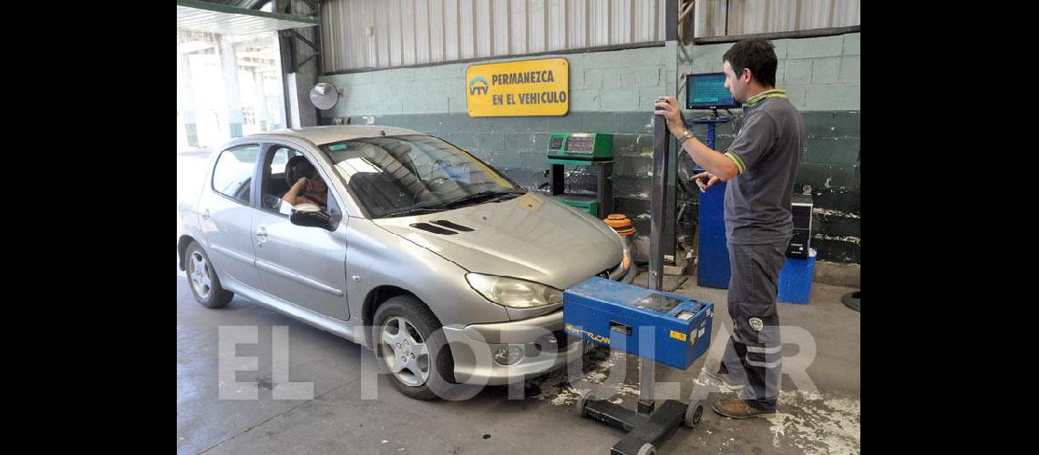 La nueva medida acapara a las motocicletas automÃ³viles y vehÃ­culos de carga de hasta 2500 kilos Archivo