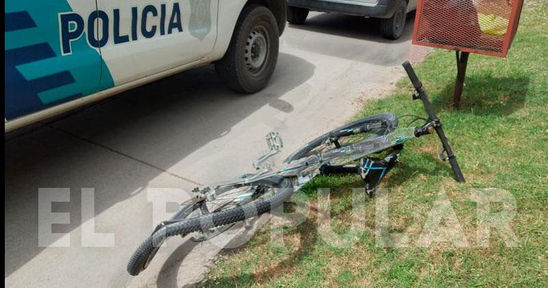 Choque entre bici y camioneta- un ciclista derivado al hospital