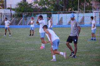 Ramiro Rodríguez Acosta trabaja para volver a jugar en Ferro después de la lesión