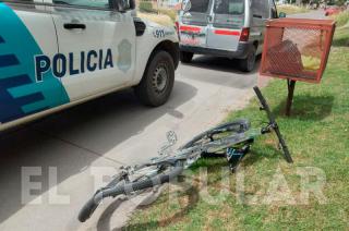 Choque entre bici y camioneta- un ciclista derivado al hospital