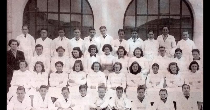 Foto 3 - La promoción de sexto grado de la Escuela Normal Mixta José Manuel Estrada de 1939