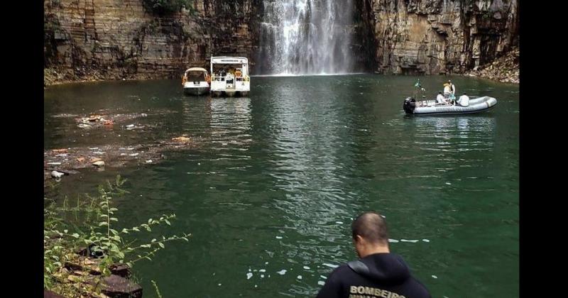 diez personas murieron por el derrumbe del acantilado en Minas Gerais