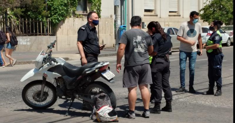 Una peatona resultoacute herida tras ser embestida por una moto