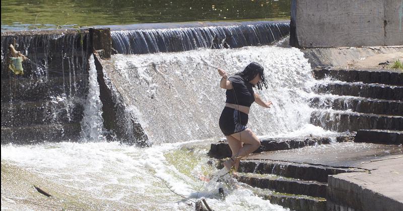 Con las altas temperaturas el arroyo es un alivio