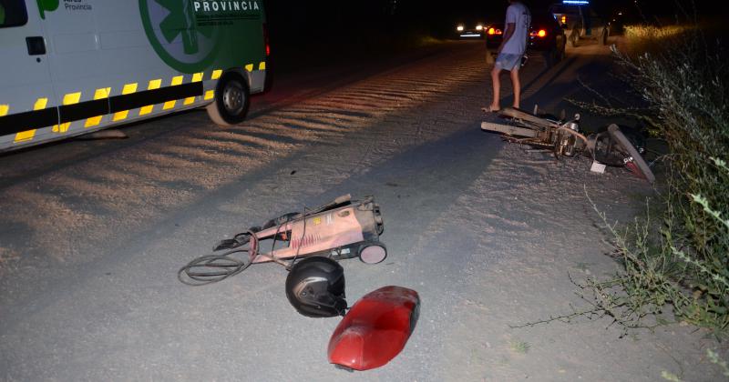 Un motociclista fue trasladado al Hospital tras chocar con un auto 