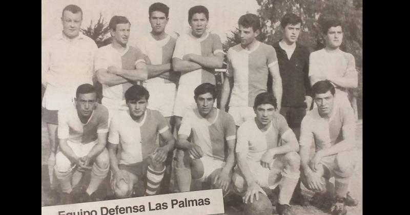 Los torneos comerciales de fútbol organizados en la cancha del club La Flor del Barrio entre las décadas de 1950 y 1960 En la foto una formación del equipo Defensa Las Palmas