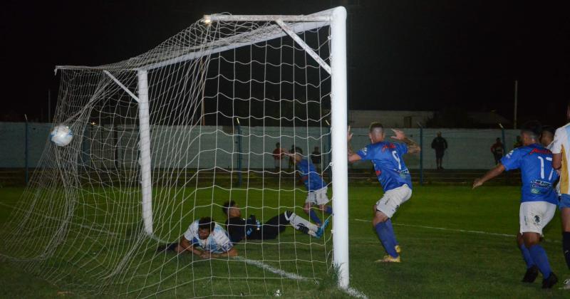 Ferro lo ganó en el segundo tiempo y se clasificó