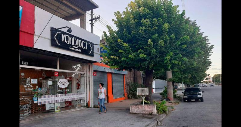 Los delincuentes se llevaron dinero una notebook y otras pertenencias del local gastronómico