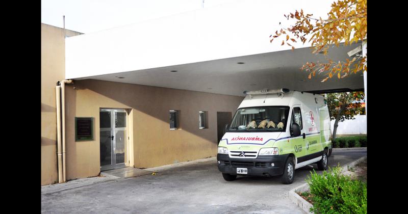 Numerosos contagios en el plantel médico y una demanda por consultas que no revisten urgencias