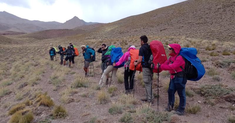 Partieron de Tunuy�n y llegaron al  Paso Internacional Portillo de Piuquenes