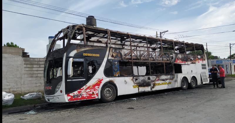 Las  perdidas del micro incendiado fueron totales