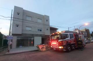 Barrio Lujaacuten- estaba poniendo una membrana y el techo tomoacute fuego