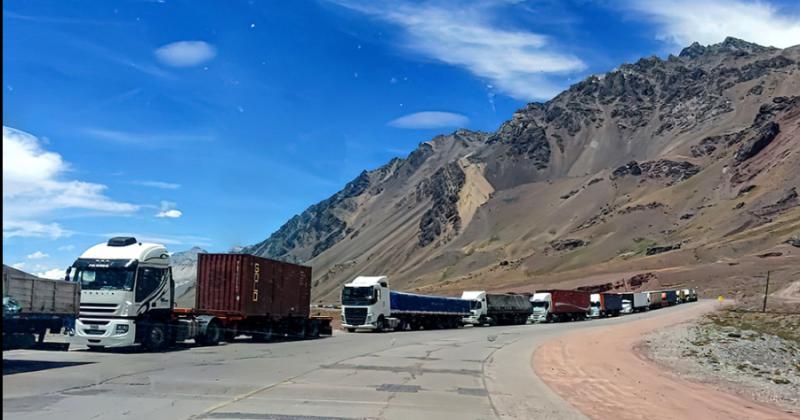  Tres mil camiones se encuentran varados por la decisión del Gobierno chileno de exigir el testeo de todos los choferes adem�s de la presentación de un PCR negativo-DIB-