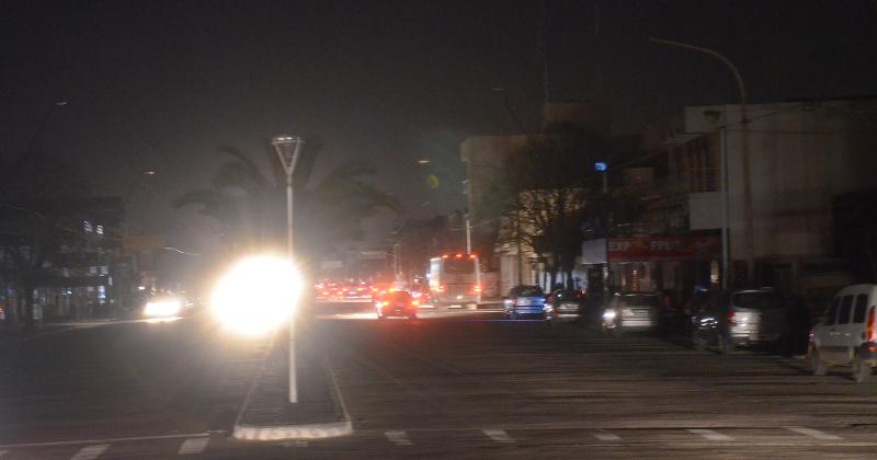 Gran parte de Olavarría quedó en la oscuridad total durante la noche de este miércoles