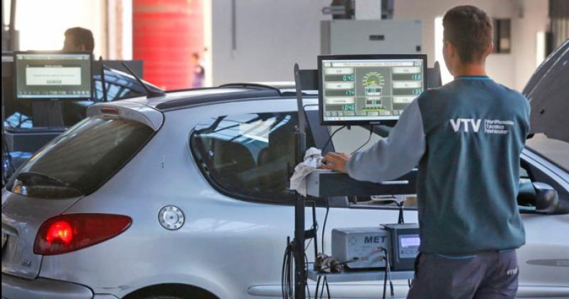 Un control de auto en la VTV bonaerense