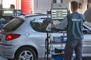 Un control de auto en la VTV bonaerense