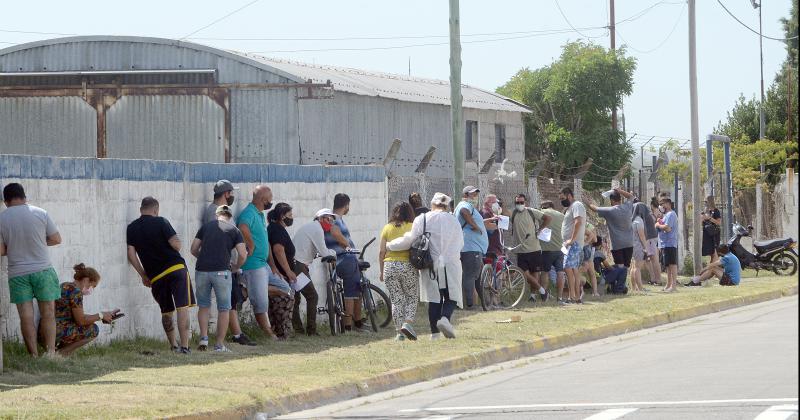 Solo se hisopar� a mayores de 60 embarazadas y con factores de riesgo