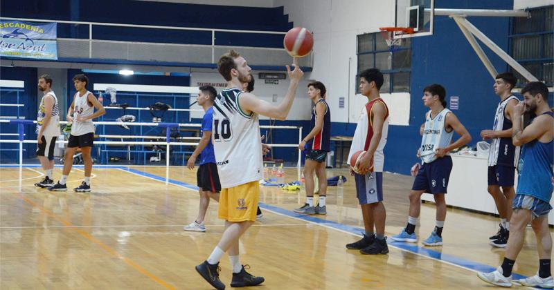 Racing realizó anoche el último entrenamiento de cara al transcendental partido de esta noche frente a los marplatenses