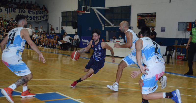 Racing en su reducto debutó con el pie derecho